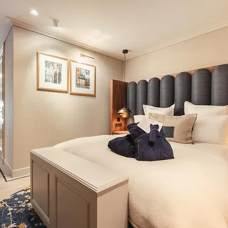 Hotel 717